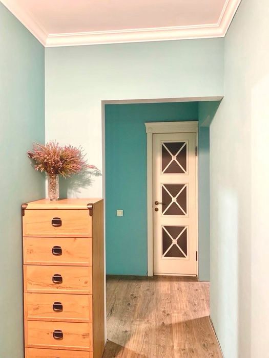 3 кімнатна з ремонтом та меблями р-н Відродження