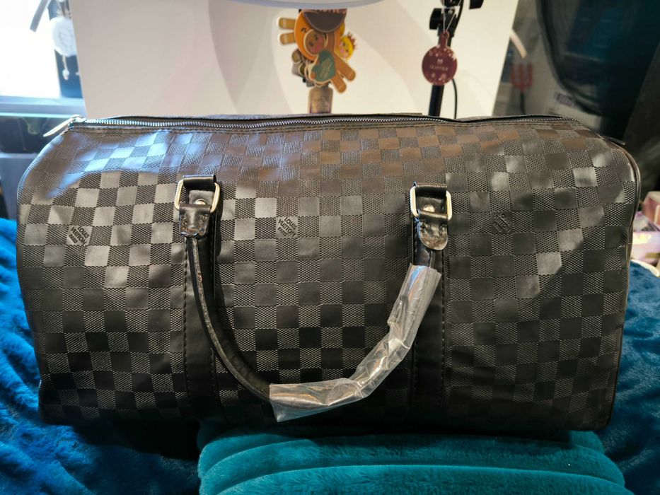 Torba podróżna torebka podręczna różne firmy i modele.