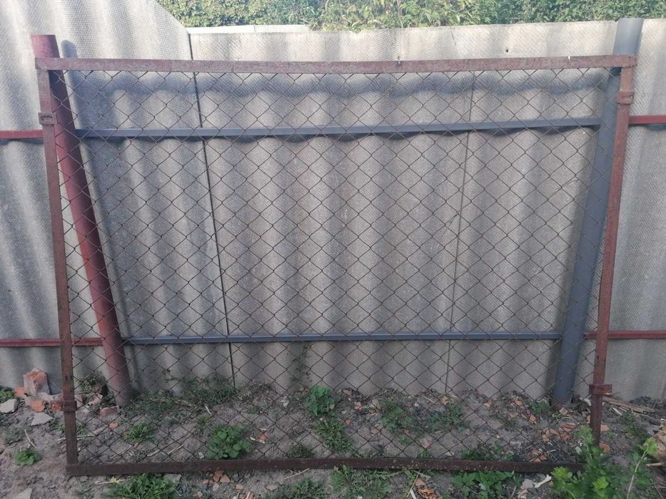 Продам секції металевого забору. В наявності 12 секцій