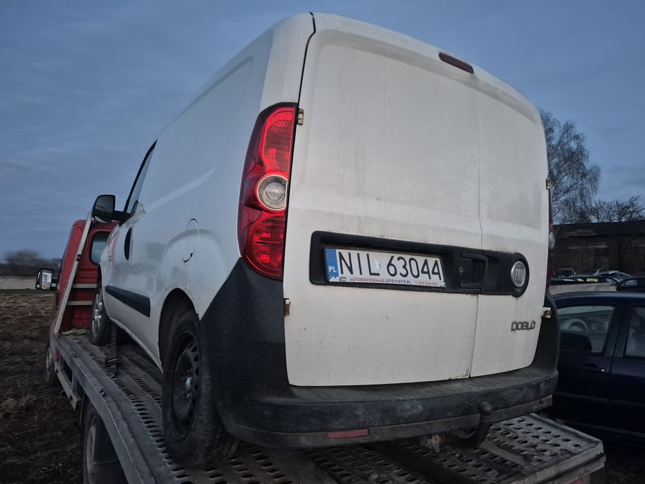 Części Fiat doblo II 1.6 multijet lampa maska drzwi błotnik lusterko