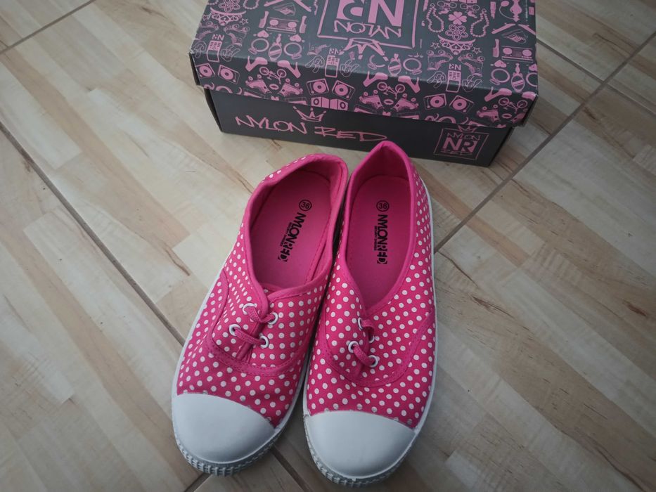 Chapcie szkolne dziewczęce rozmiar 36 nowe bez metki.