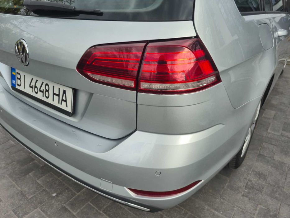 Автомобіль Volkswagen Golf