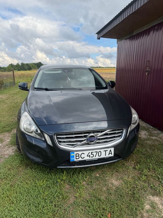 Автомобіль Volvo v60 d3