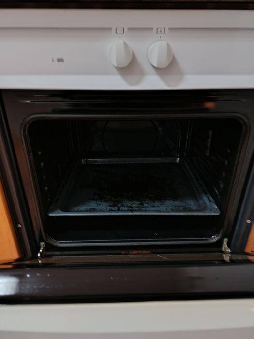 Forno eléctrico, exaustor e placa a gás