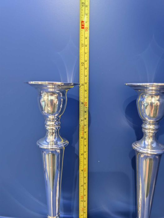Par de Castiçais em Prata de Lei - Design clássico