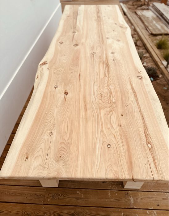 Mesa rústica de cedro