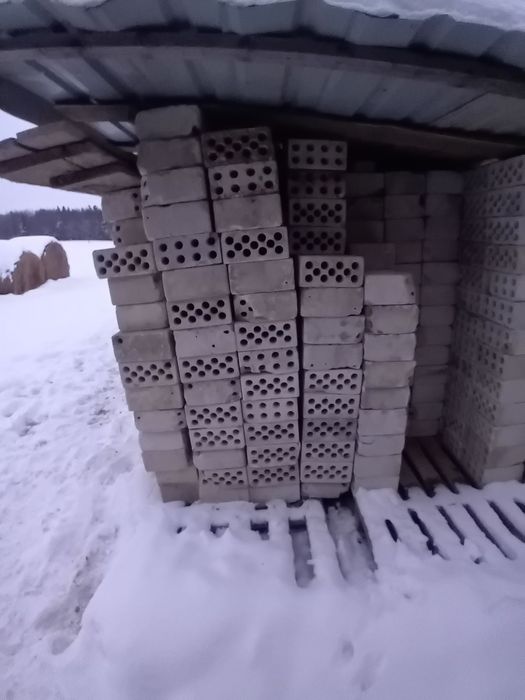 Pustaki bloczki silikatowe