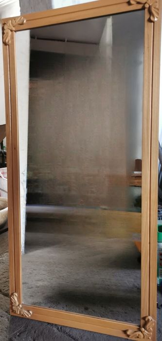 Lustro z drewnianą ramą