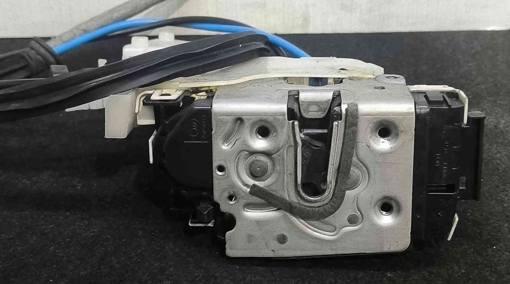 Fechadura / Fecho Porta Trás Direito A2047301435 - MERCEDES-BENZ C-CLASS