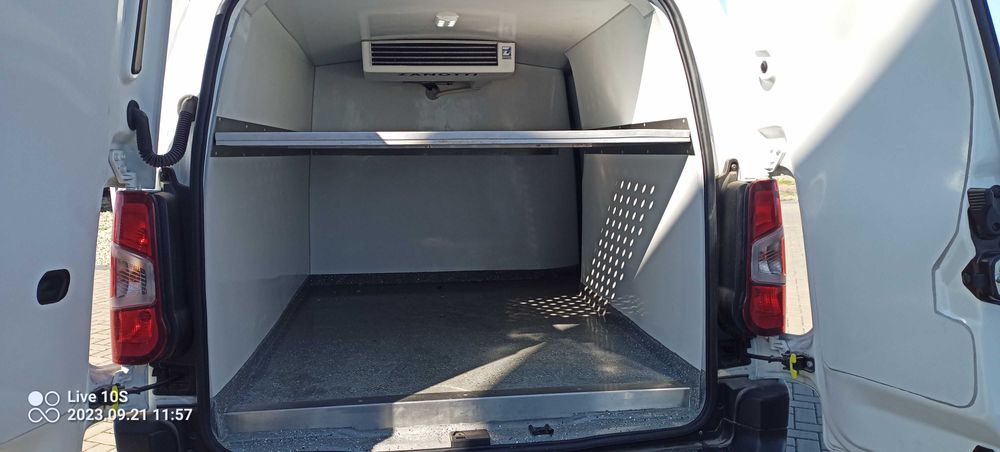 Wynajem Wypożyczalnia Mroźnia Chłodnia Izoterma Winda Dostawczy 139/1d