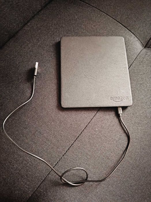 Amazon Kindle Oasis 10th Generation 32GB 7" Wi-Fi Waterproof / Used64309676071170122