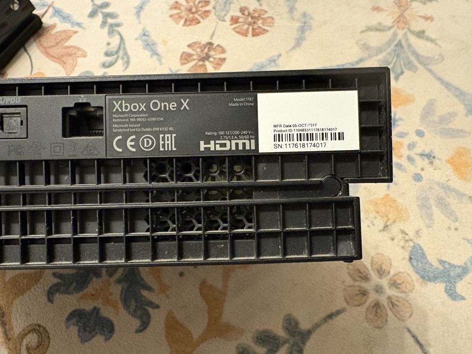 Xbox One X 1TB + kinect