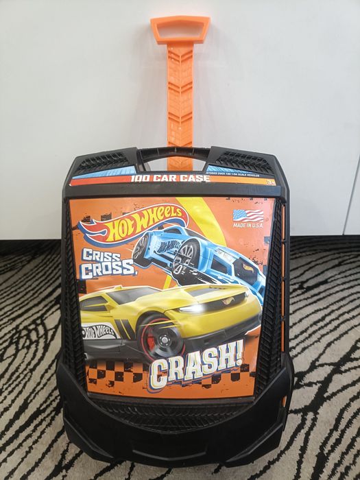 Кейс Hotwheels + 63 машинки Hotwheels