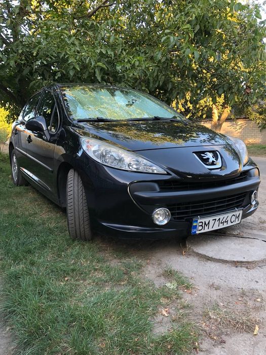 Продам Paugeot 207 (1,4л)
