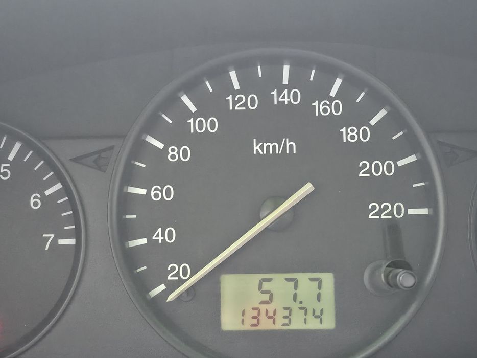 Samochód osobowy Mazda 121 benzyna niski przebieg
