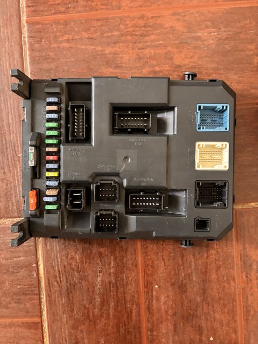 BSI Peugeot / Citroën – Ref: 9664983480 – BSIEV-X05-00