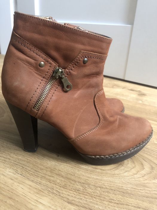 Zamszowe brązowe botki 39