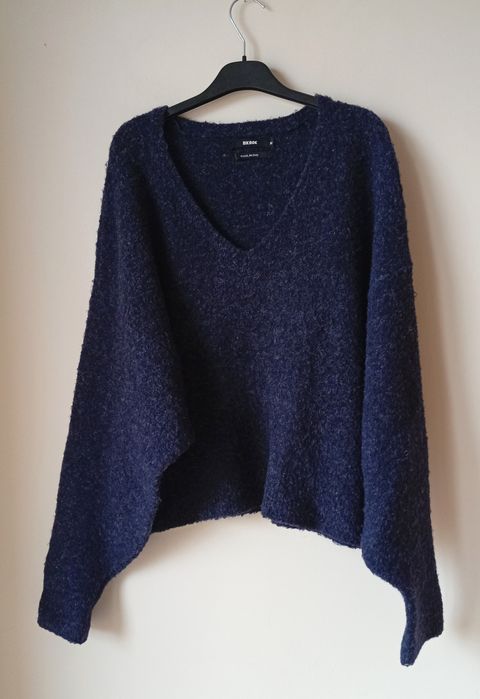 Granatowy sweter oversize z domieszką wełny, rozmiar M