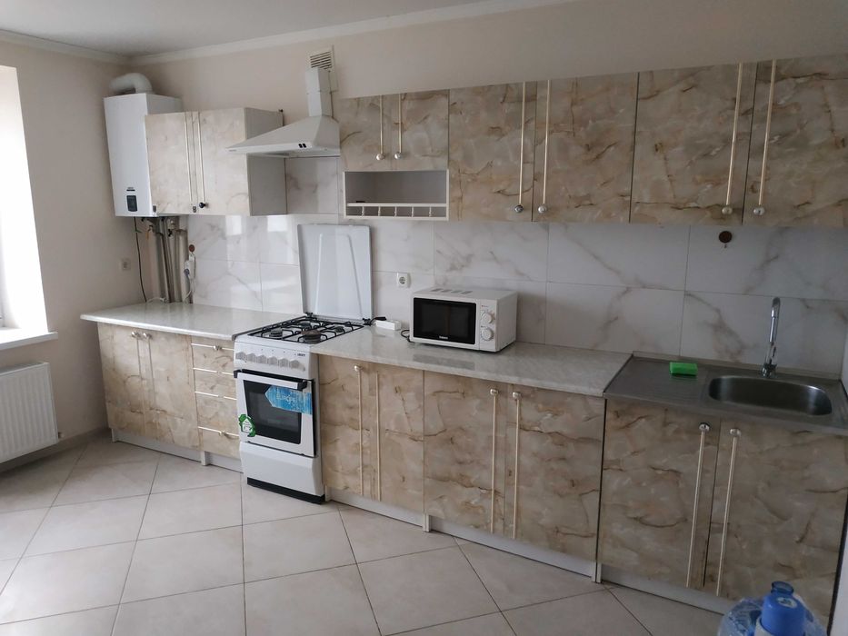 Здаю в оренду 3-кімнатну квартиру по вул. Тарнавського 7в.