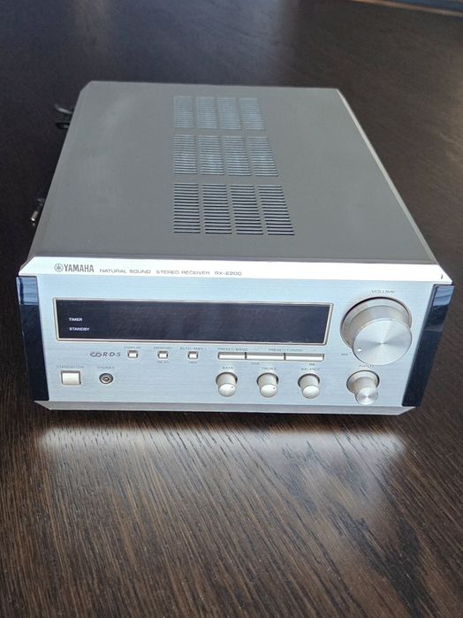 Yamaha PianoCraft RX-E200 amplituner stereo 2x40W