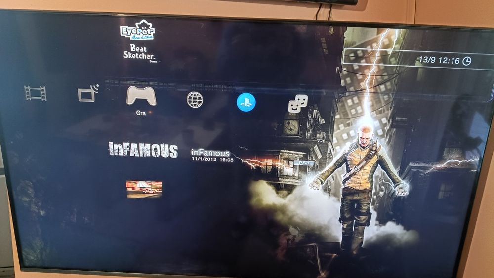 Konsola PS3 z akcesoriami