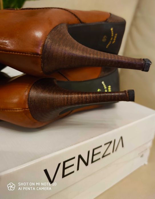 Efektowne Kozaki Venezia