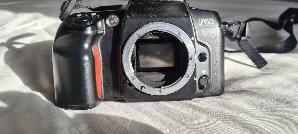 Câmara Canon F60 Retro