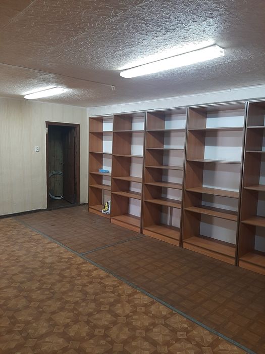 Продам меблі вільного призначення. Вітрини, тумбочки, шкафи