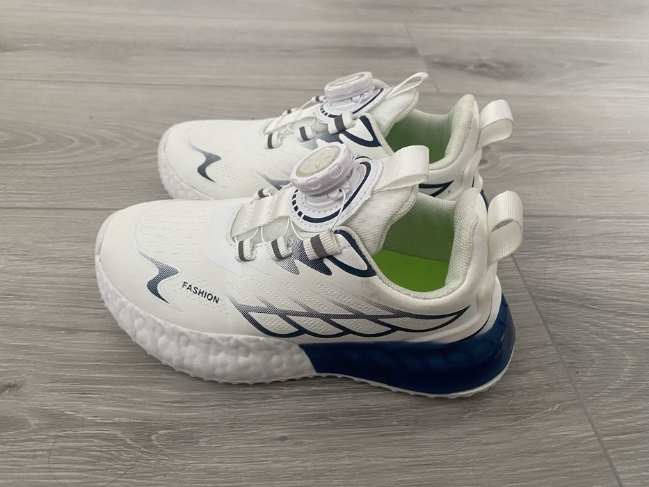 Дитячі кросівки