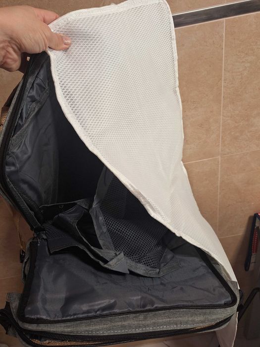 Mochila para bebé com parte de trás para trocar fralda