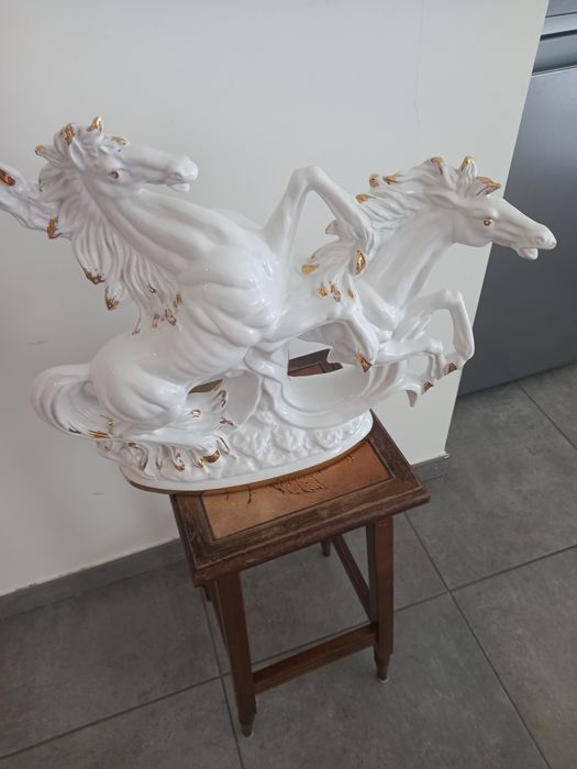 Figurka Porcelanowe Mustangi