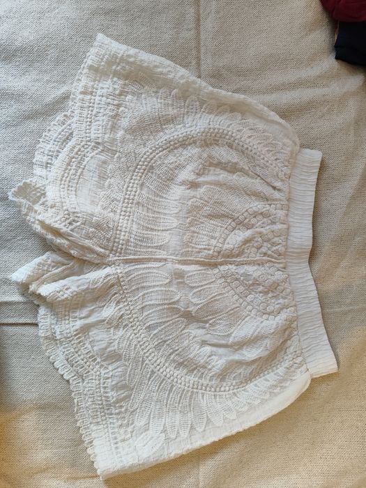 Krótkie spodenki/szorty koronkowe kremowe, rozmiar uniwersalny, ok L