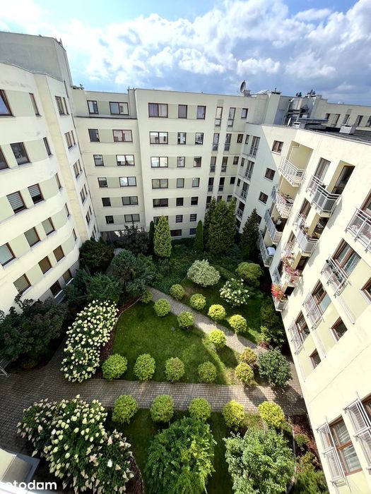 Bezpośrednio - cicha kawalerka w doskonałej lokalizacji, klimatyzacja.