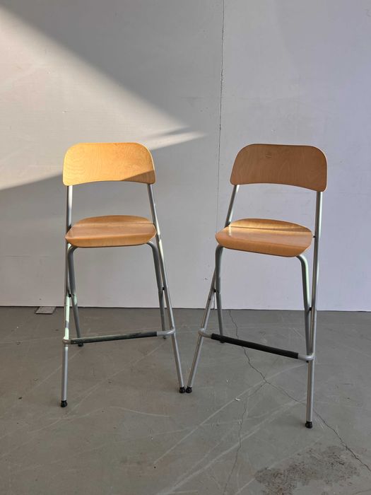 2 x Bancos de madeira rebativeis