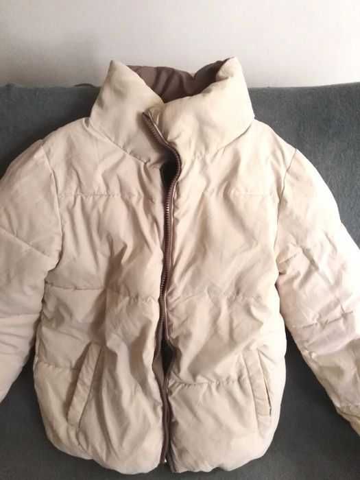 Zestaw ubrań damskich.