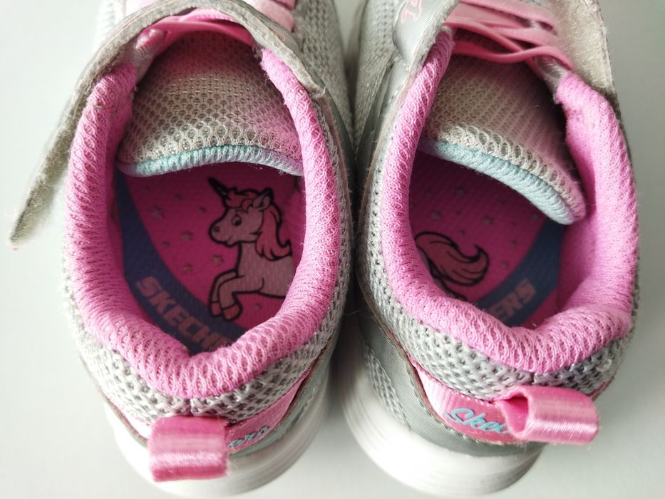 Skechers  unicórnio e Adidas neo TAM 22