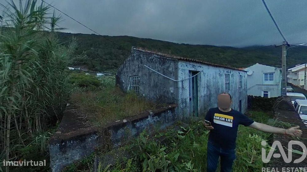 Casa tradicional T3 em Ribeiras de 207,00 m2