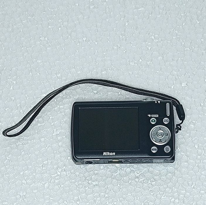 Nikon COOLPIX S203 10.0MP Digital Camera Black Não Funcional p/a peças
