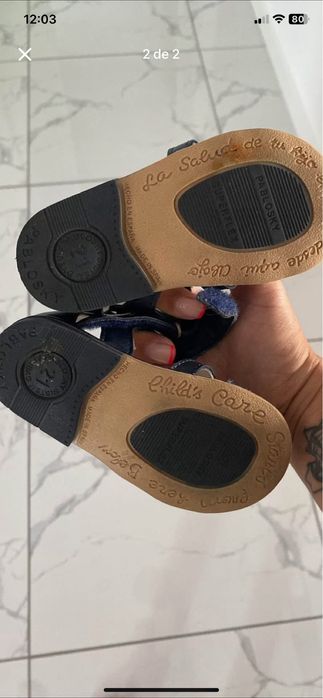 Sandalia de menina azul