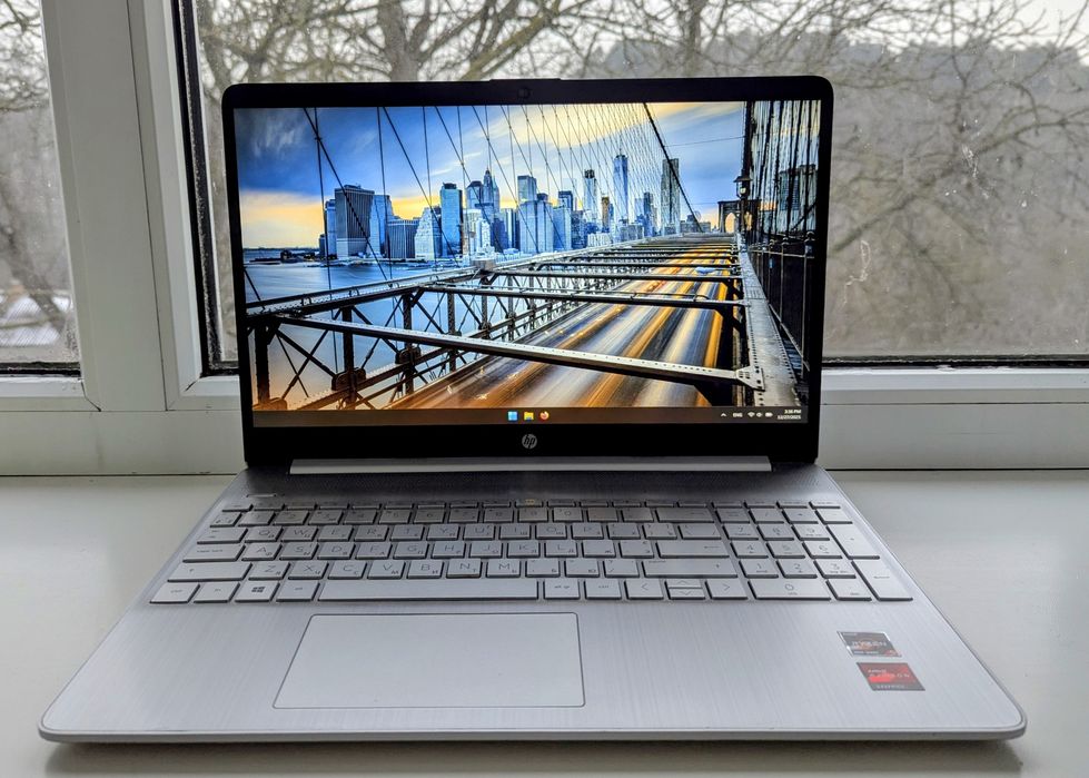 HP Laptop! RYZEN 5 / 16GB DDR4 / 512SSD / 6H Battery