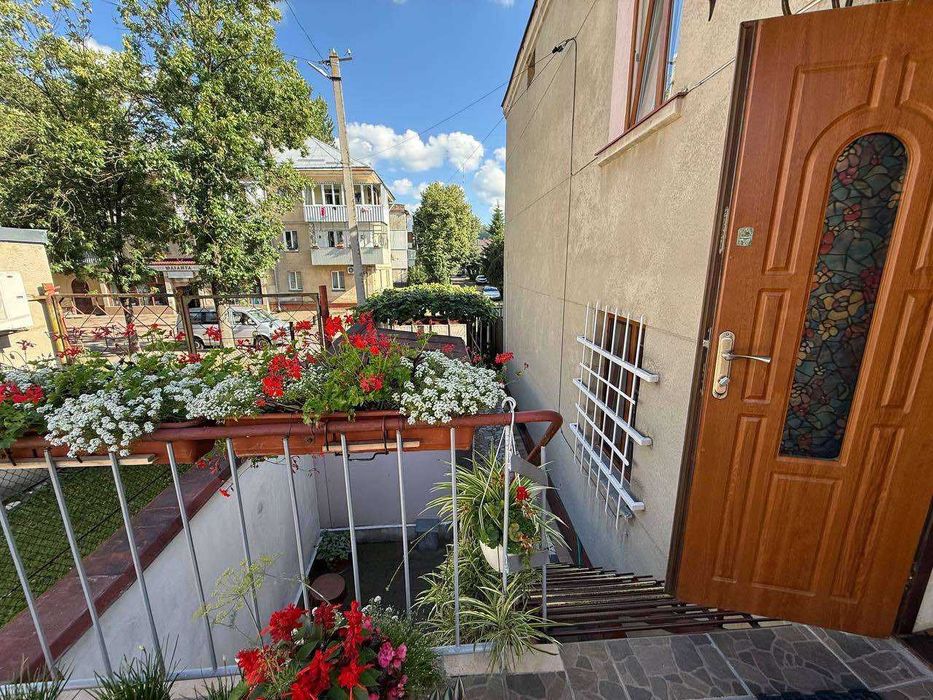 Продаж частини будинку з власним входом, вул. Східна