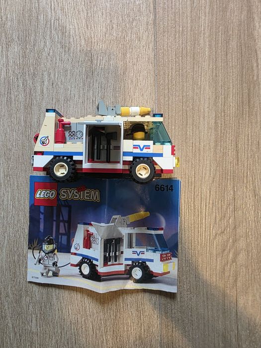3 Legos marca Lego  década de 80/90  com manuais de instruções.