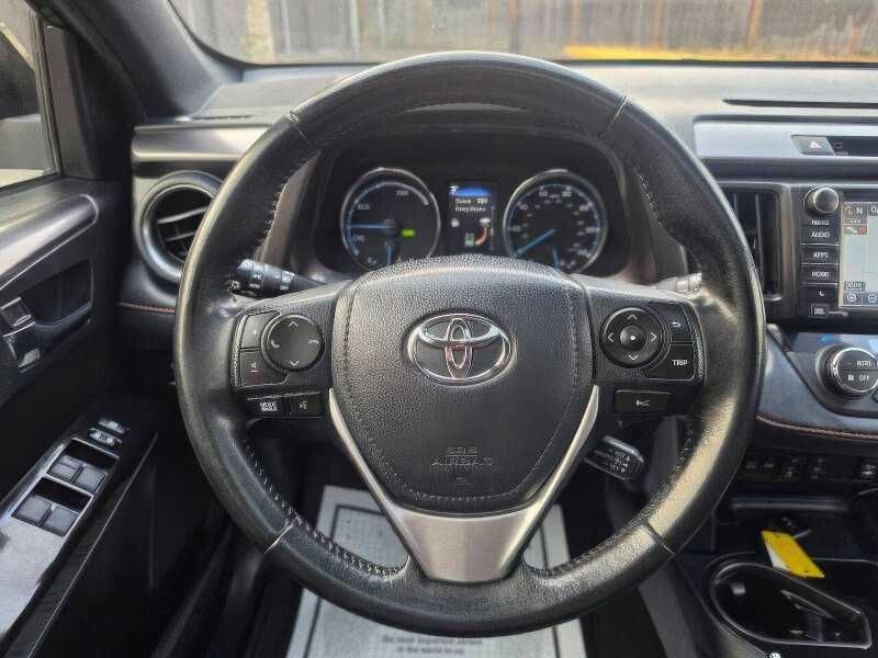 2018 Toyota RAV4 Hybrid SE