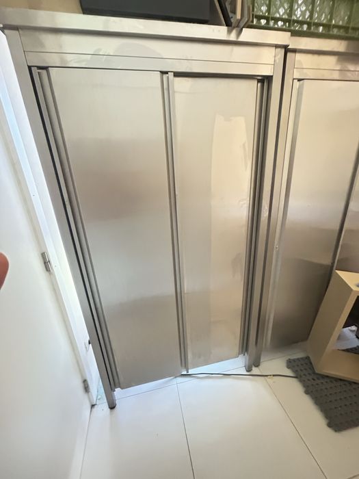 Movel de inox com parteleiras