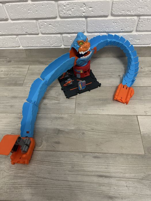 Трек Hot Wheels Небезпечні створіння Порятунок від горили