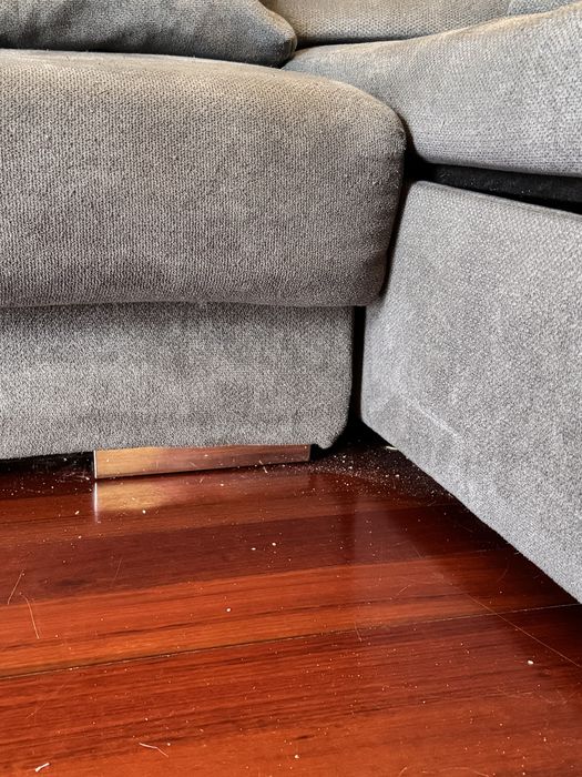 Sofa cinza escuro usado
