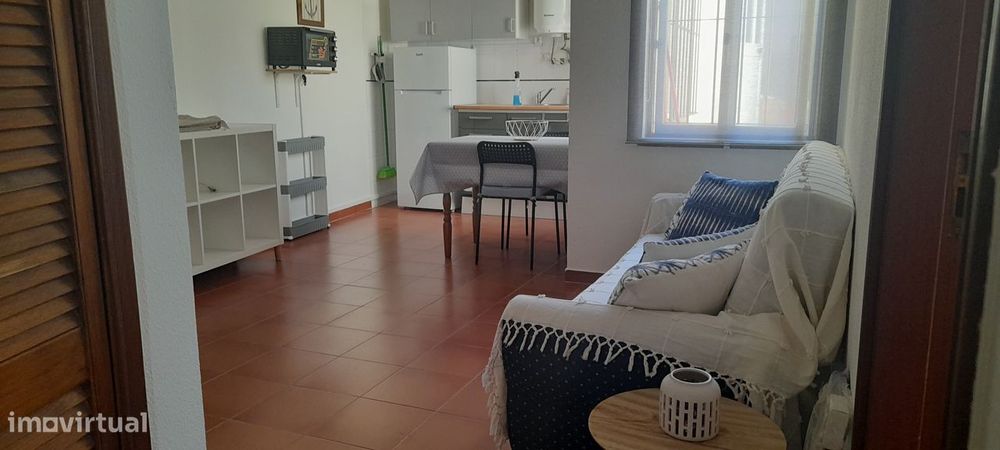 Apartamento T1 com cozinha equipada e localização central