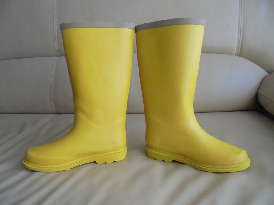 galocha de menina cor amarelo