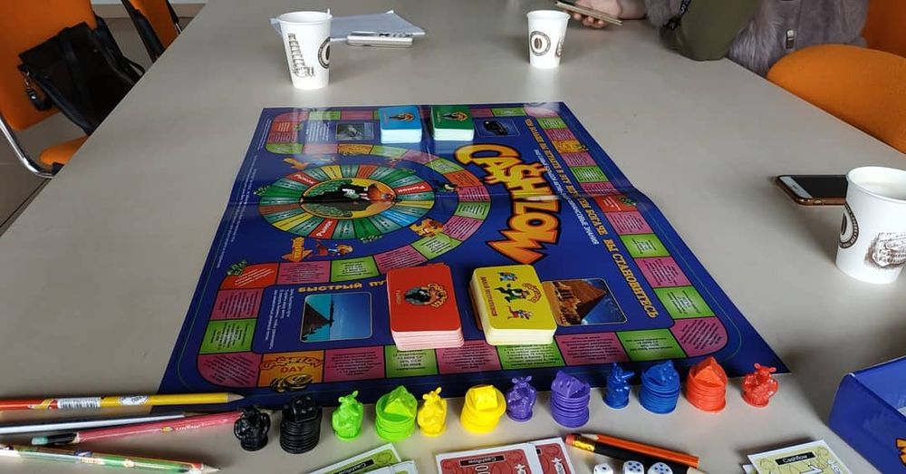 Игра настольная Cashflow 101 с пластиковыми крысами и сырками