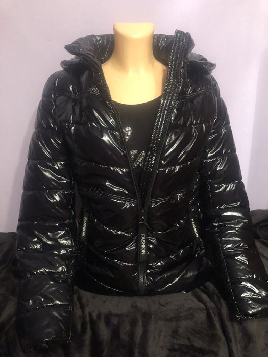 Kurtka lakierowana bomberka